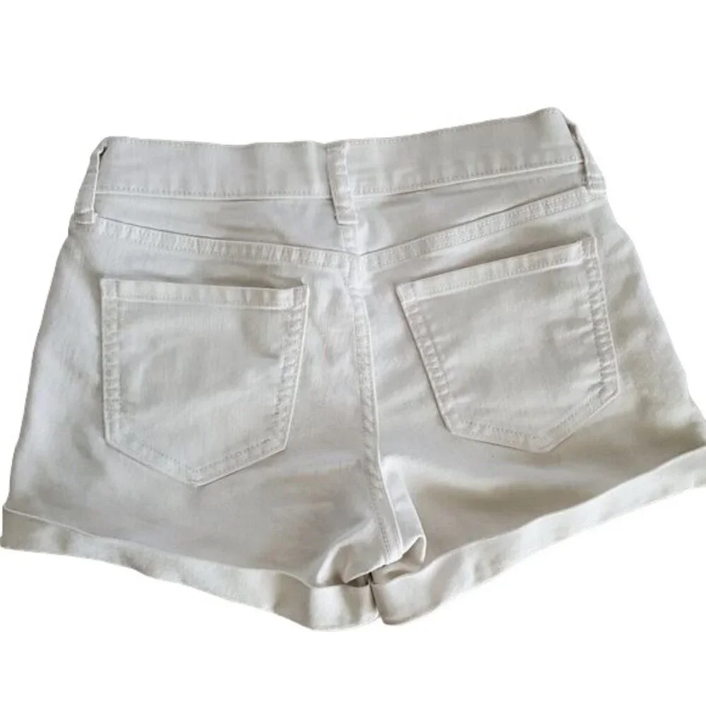 Old Navy womens White denim shorts Size 0 xs Regular midwaist pockets‎